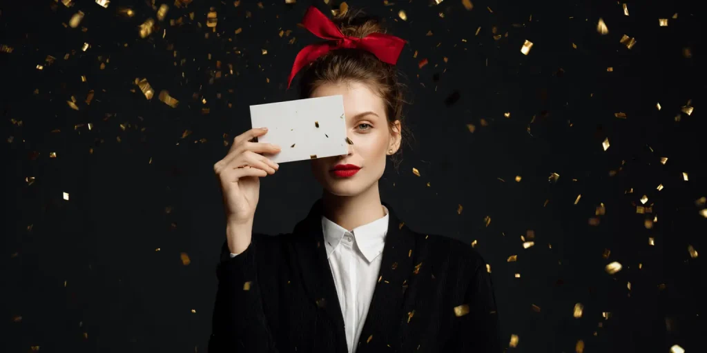 Portrait femme élégante tailleur clair experte Console SecretBox