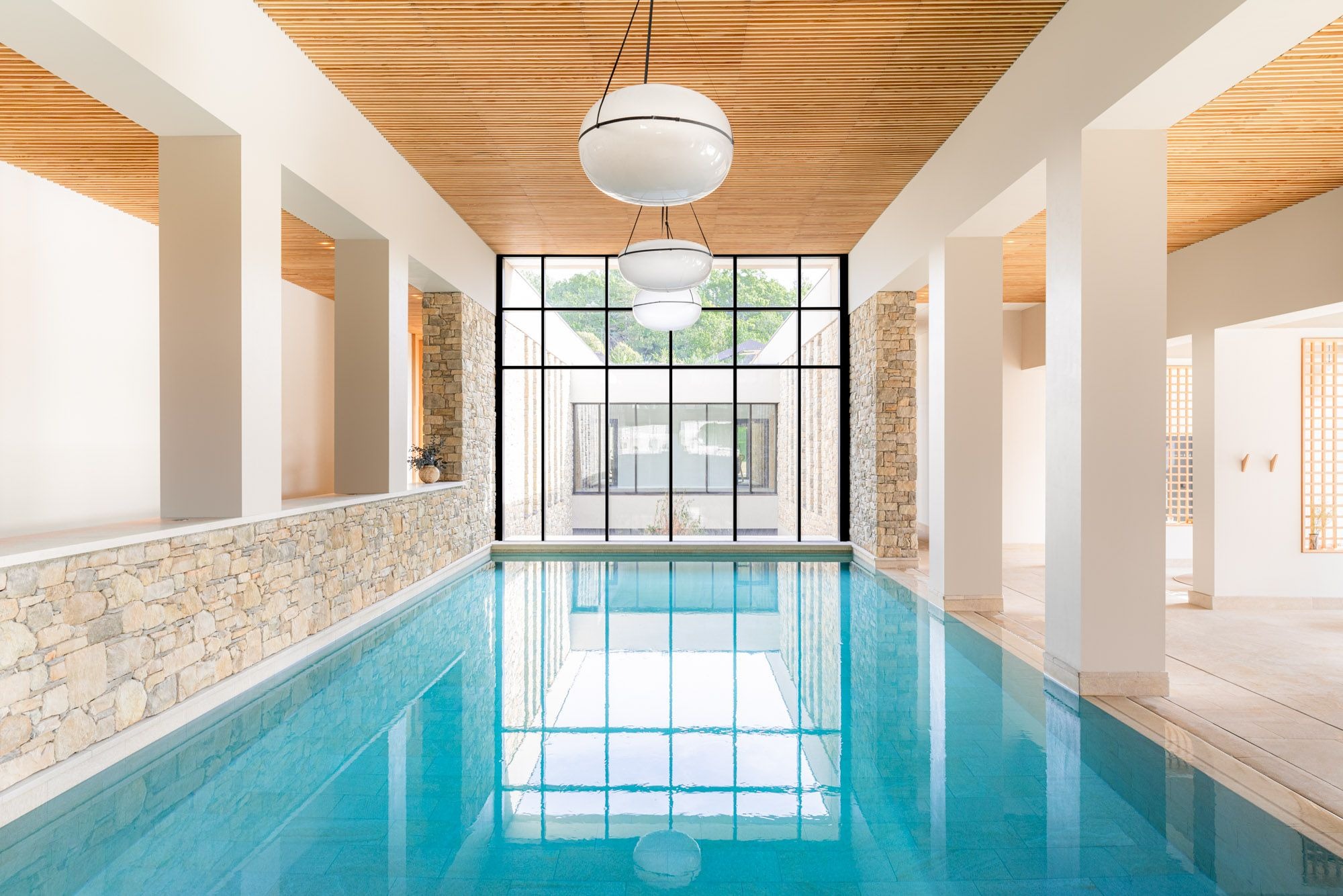 Piscine intérieure Spa